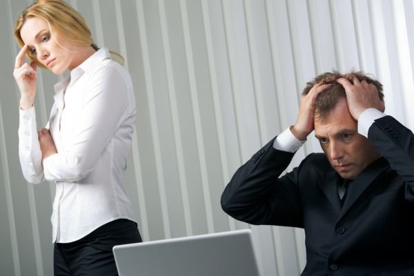 Condômino inadimplente pode participar de assembleia